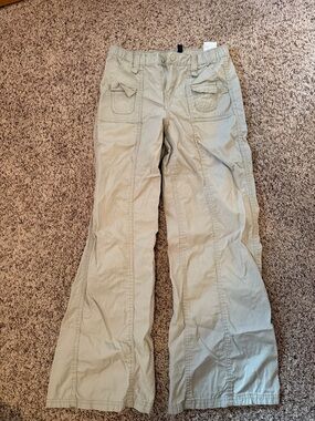 H&M Women’s Light Khaki Cargo Pants
